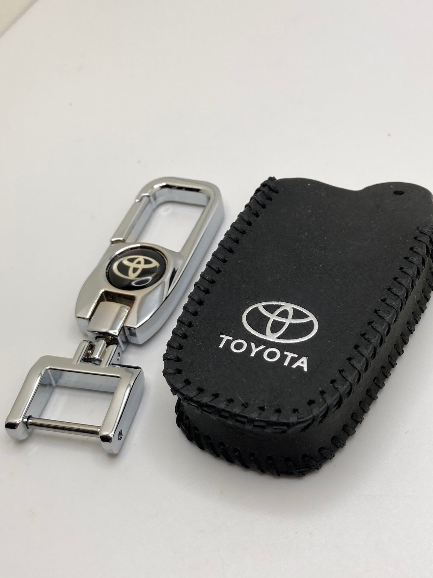Toyota - Clip-style keychain with black leather key fob case