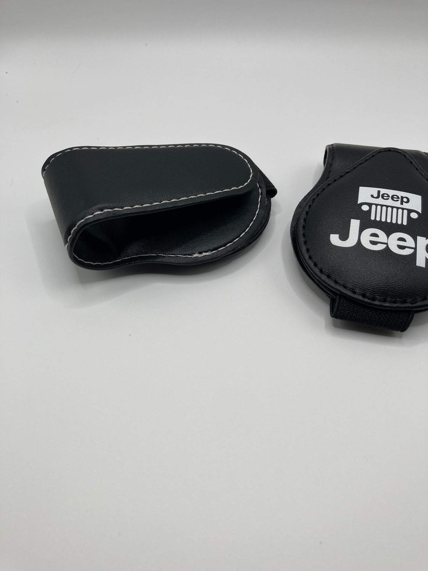 Magnetic Sunglass Holder visor clip for Car/SUV with Logo - Black Leather - Jeep - Mercedes Benz