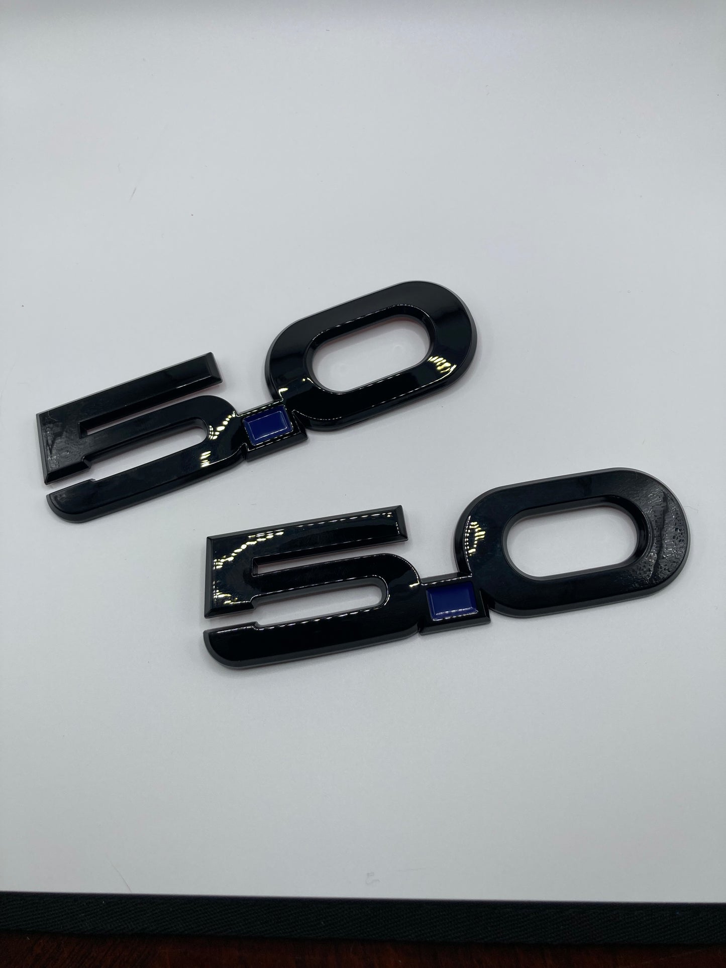 Mustang 5.0 Fender Emblems - 2pcs set - Gloss Black with Blue dot - Ford