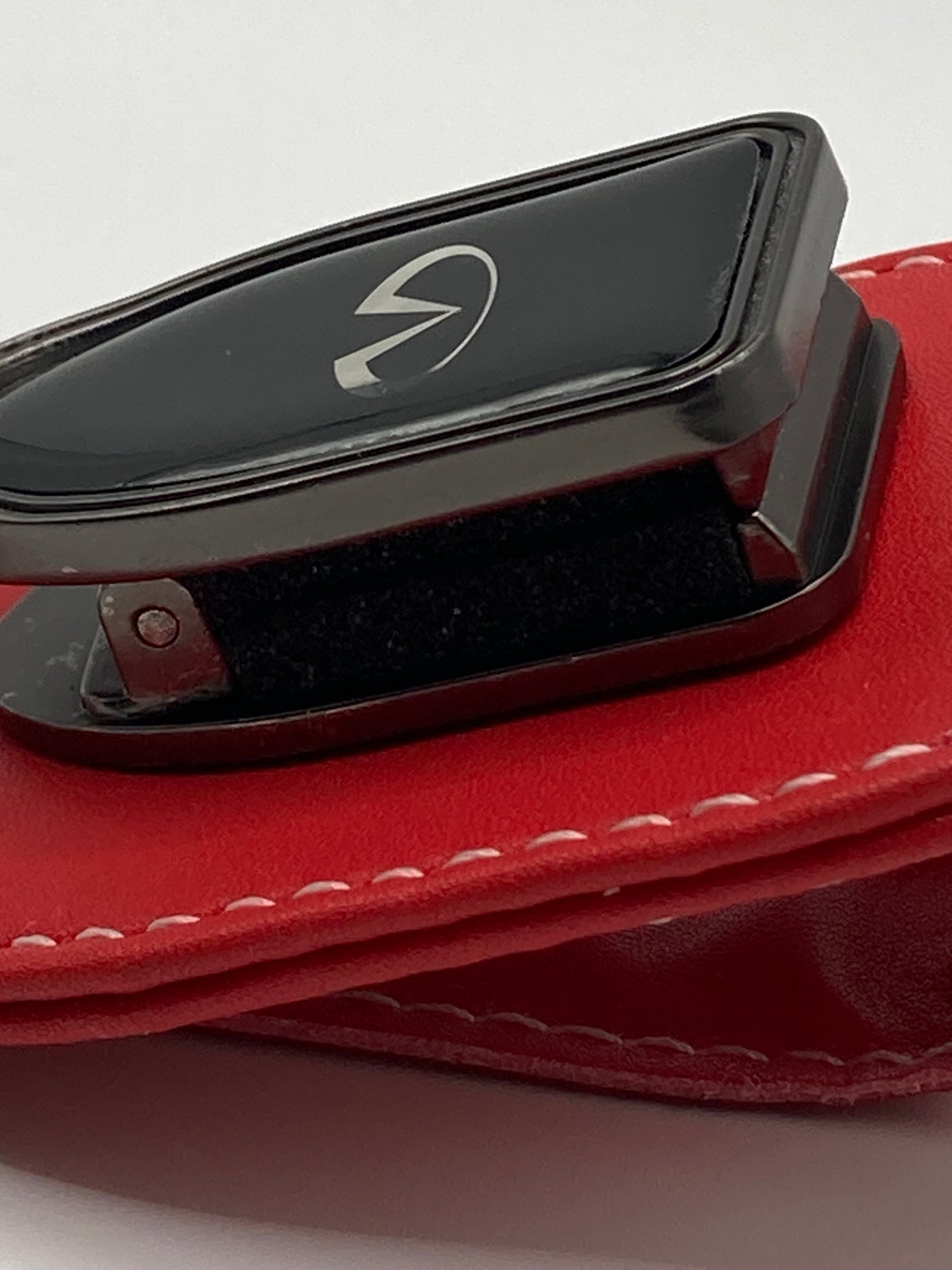 Infiniti - sun visor glasses clip holder - Red Leather