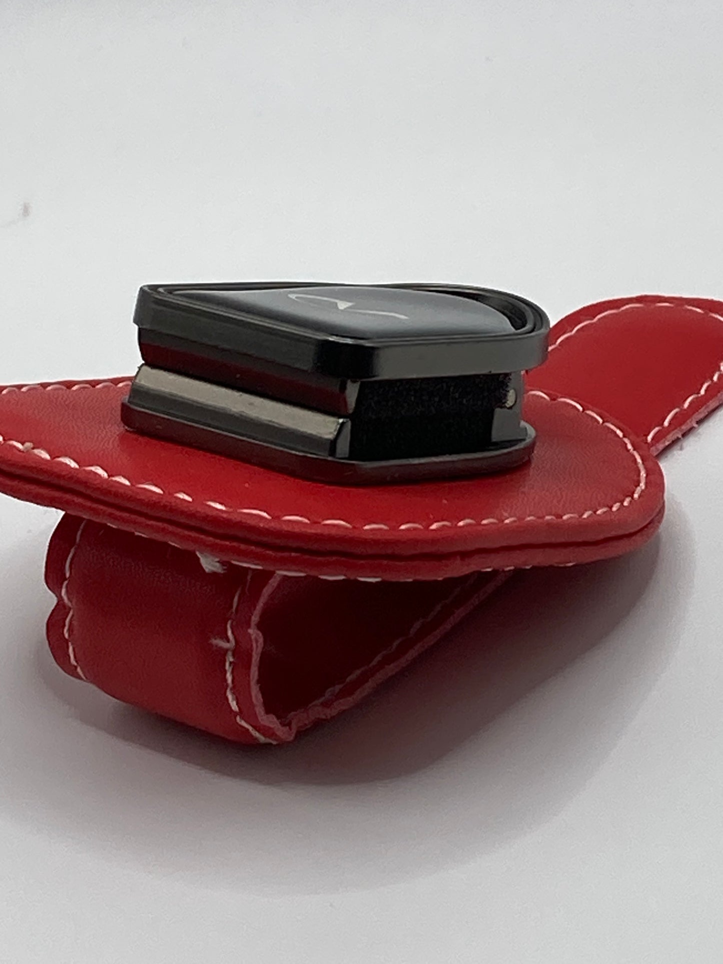 Infiniti - sun visor glasses clip holder - Red Leather