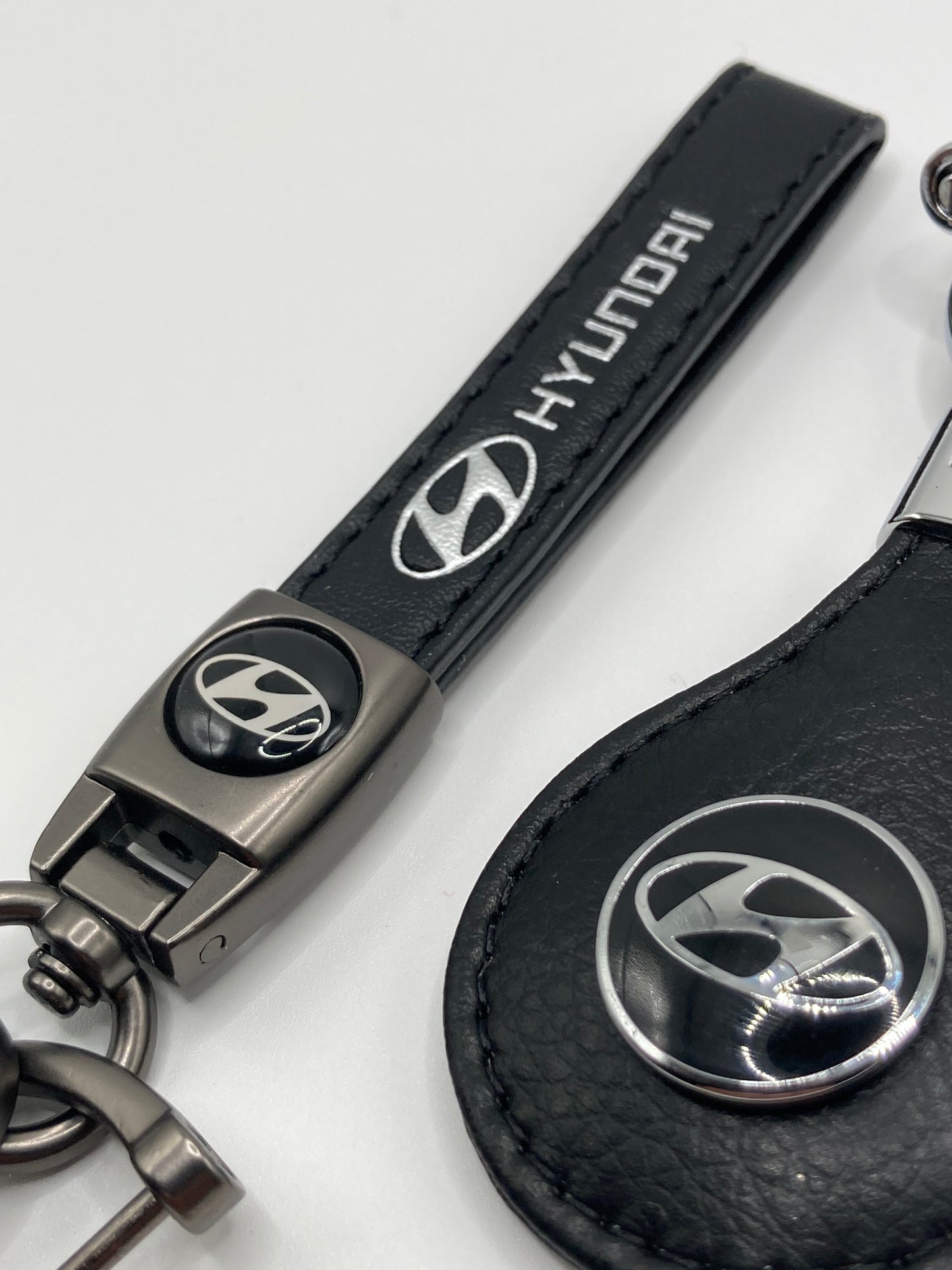 Hyundai - 2pcs Leather Keychain - gift set
