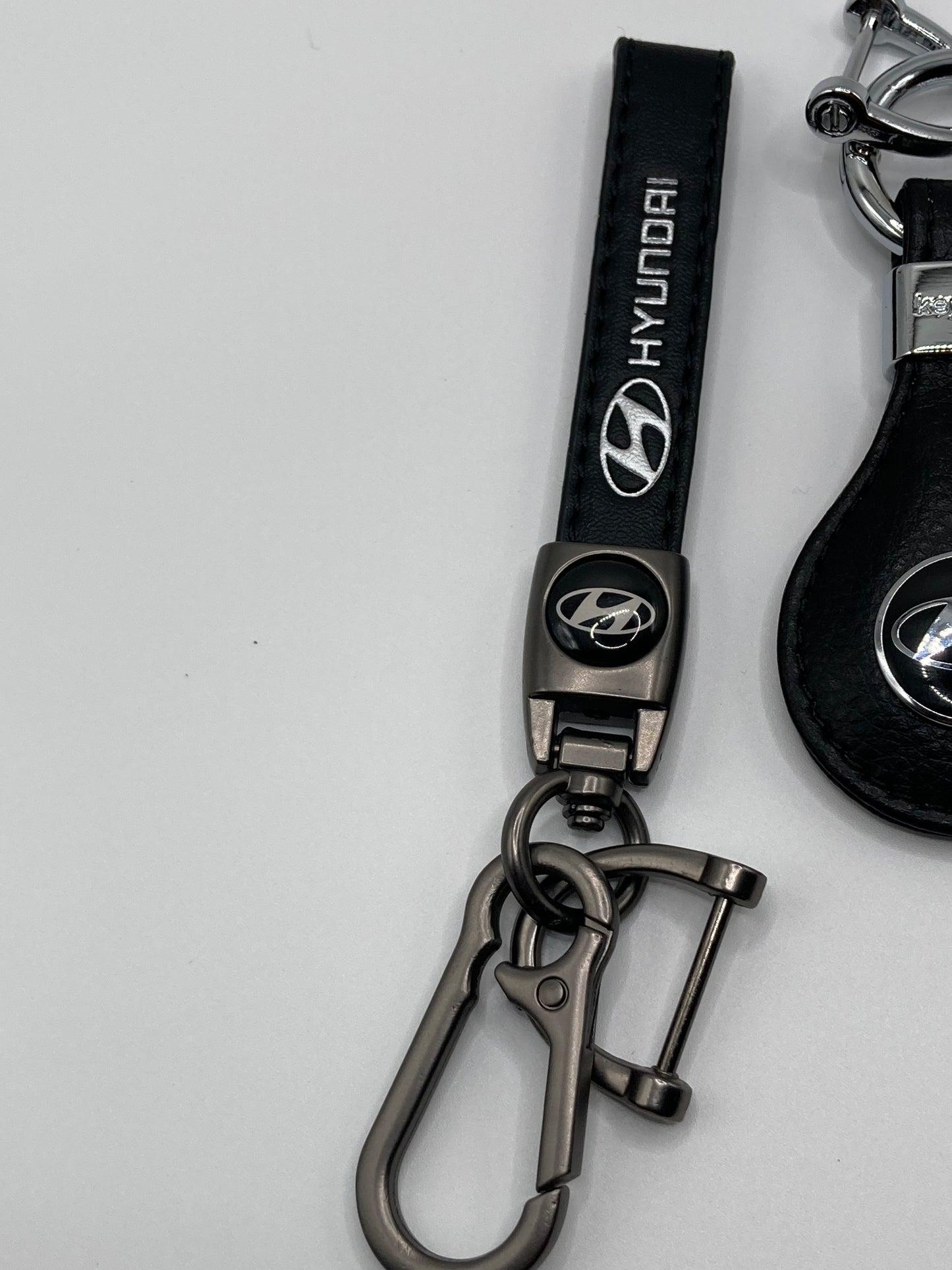 Hyundai - 2pcs Leather Keychain - gift set