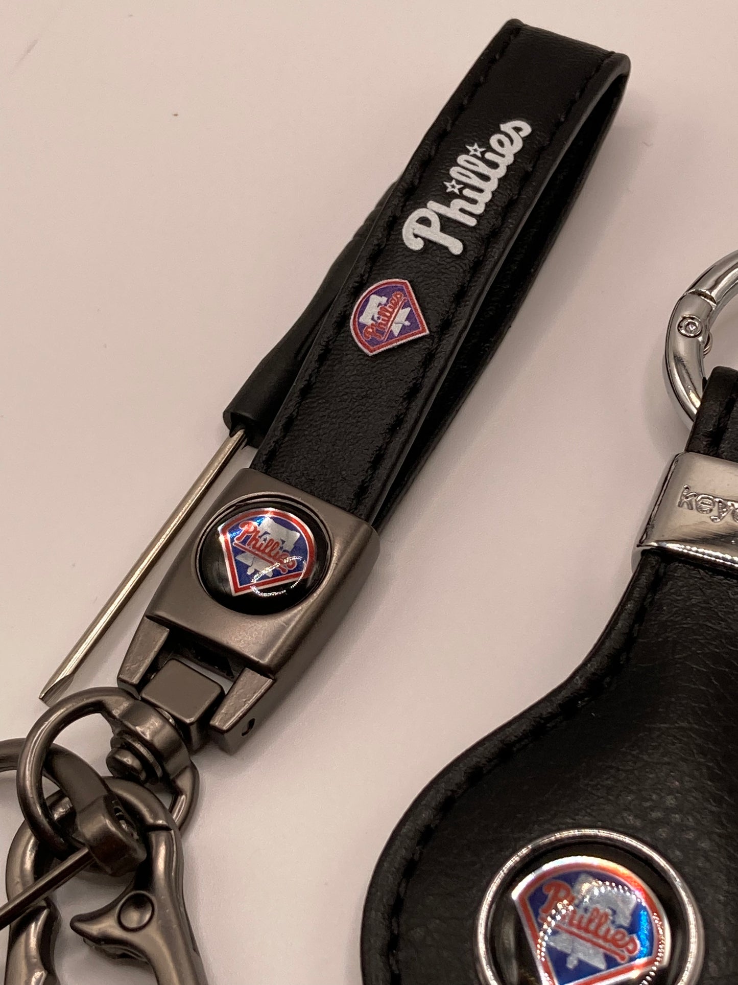 MLB - Phillies Leather Keychain Set - 2pcs
