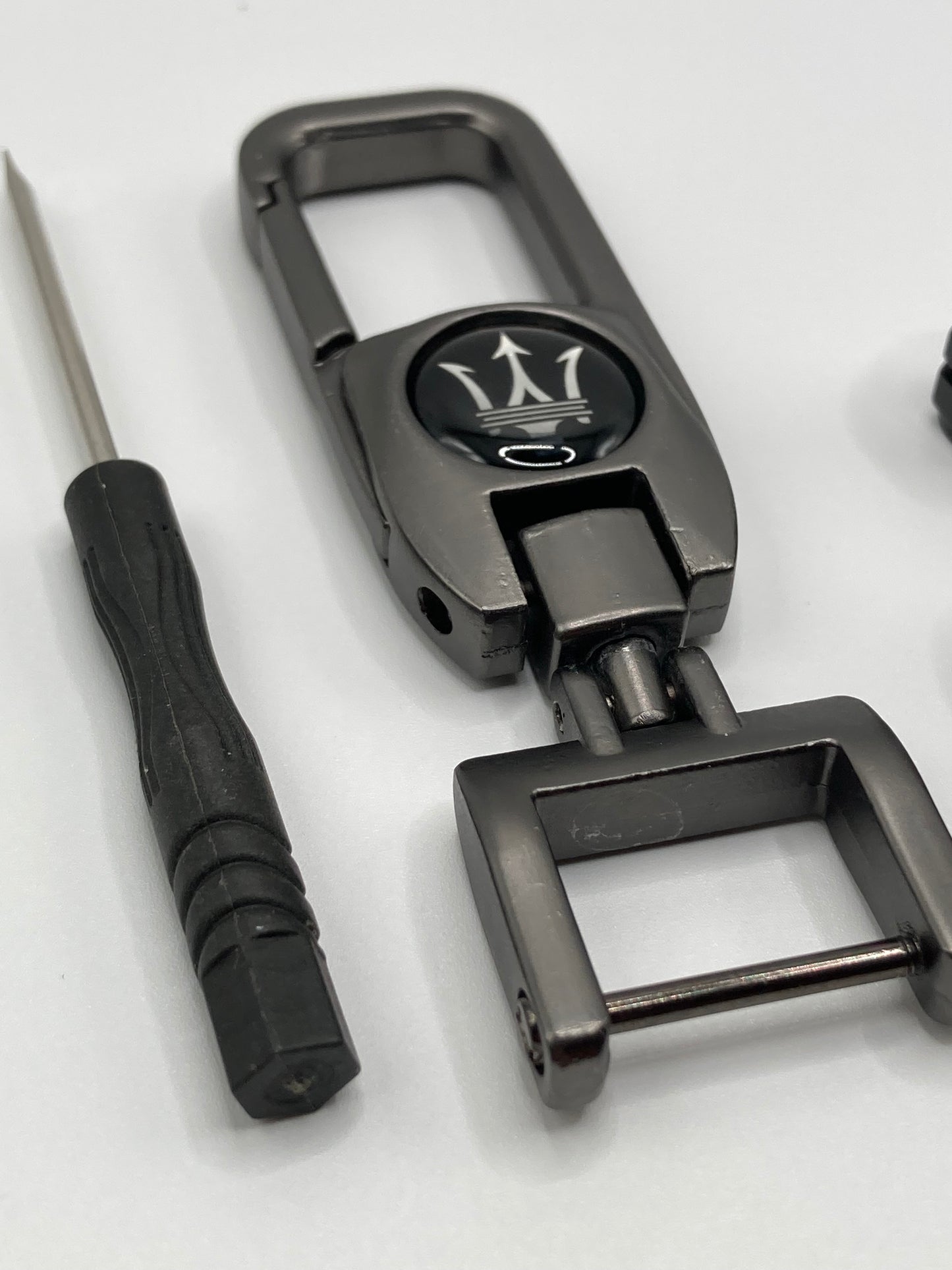 Maserati 5pcs gift set - Clip-style Keychain and 4pcs valve stem caps