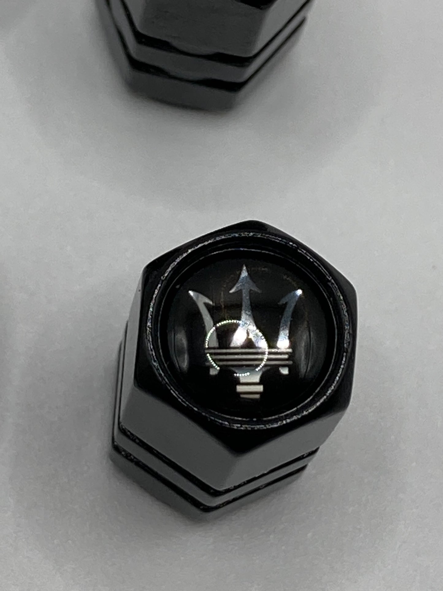 Maserati 5pcs gift set - Clip-style Keychain and 4pcs valve stem caps