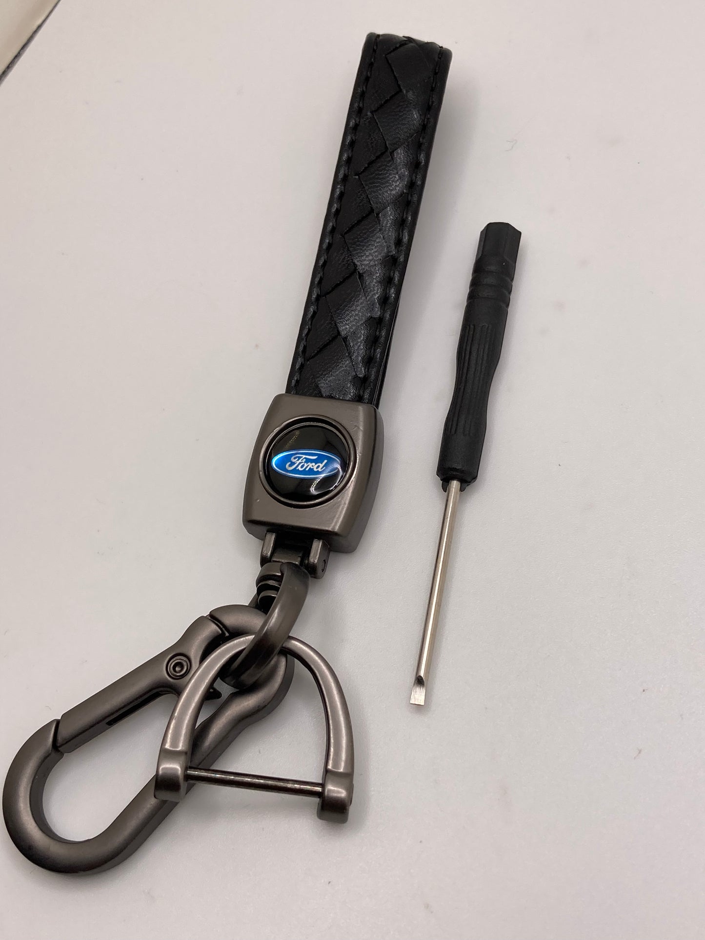 Llavero de cuero tejido negro con logo Ford