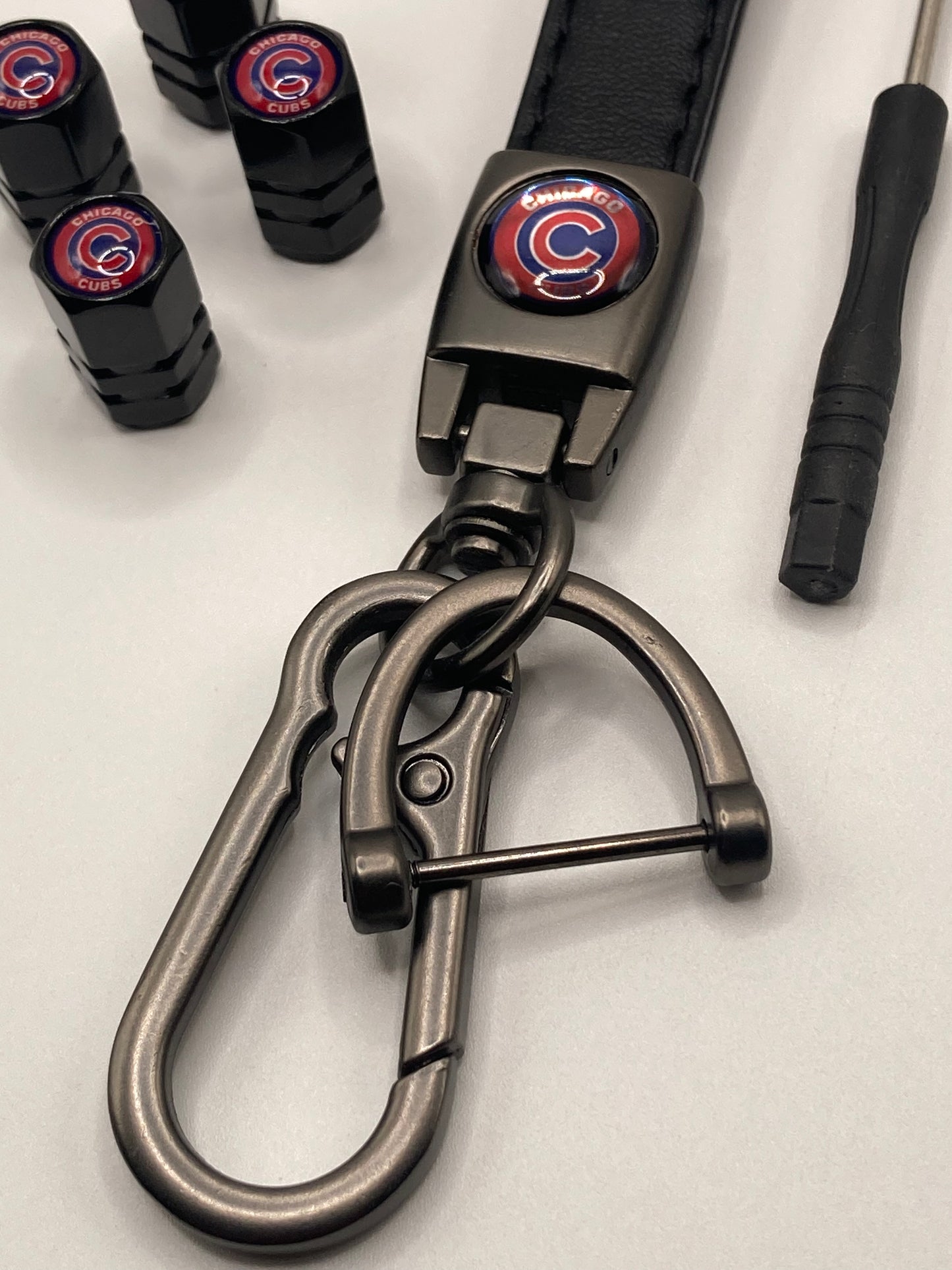 MLB - Chicago Cubs Gift Set - Leather Keychain & Valve Stem Caps - 5pcs set