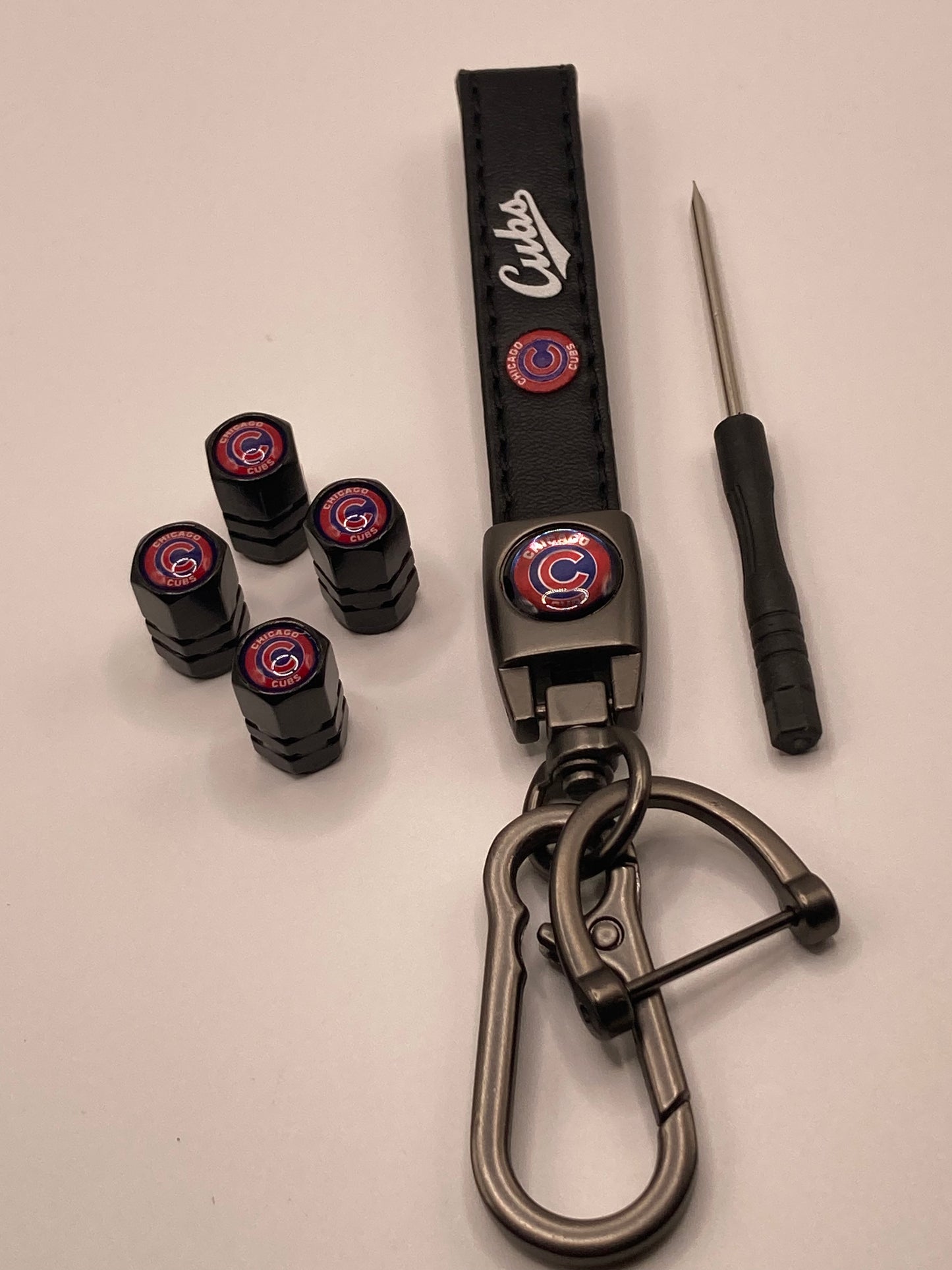 MLB - Chicago Cubs Gift Set - Leather Keychain & Valve Stem Caps - 5pcs set
