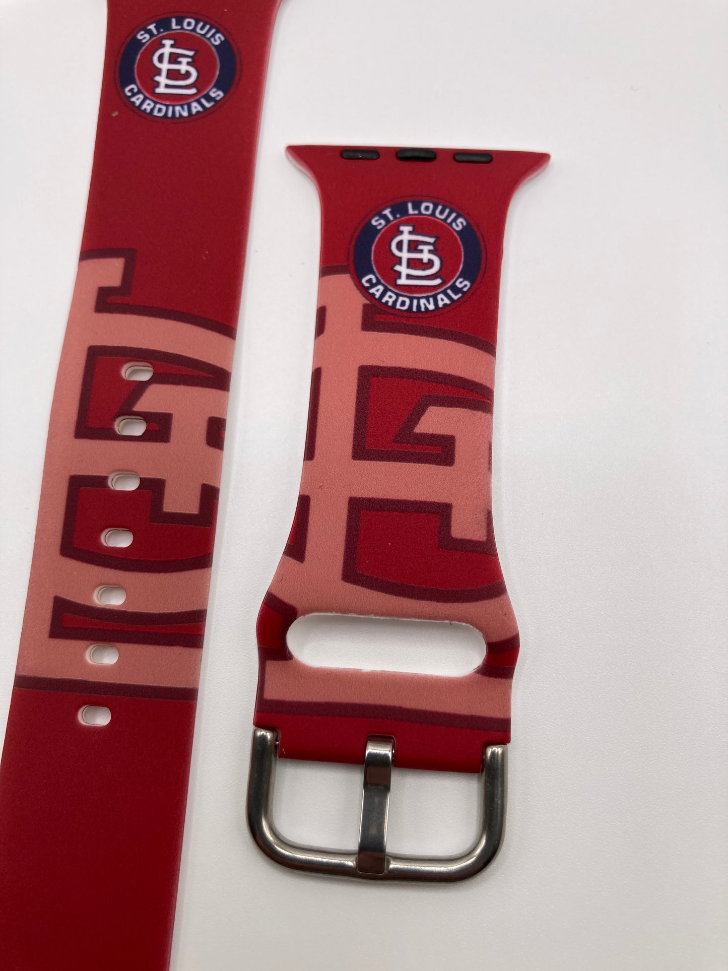 MLB - Saint Louis Cardinals - Apple Watch Compatible Silicone Band - w/buckle