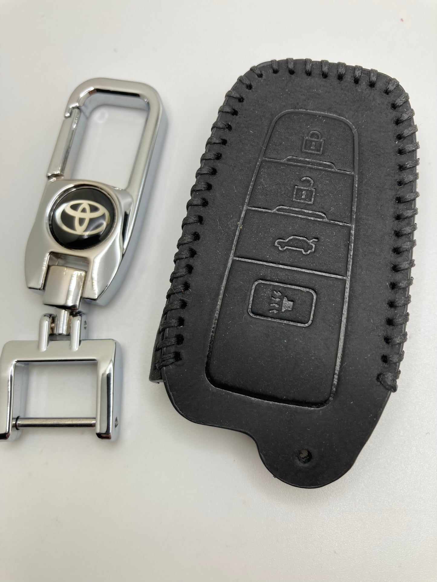 Toyota - Clip-style keychain with black leather key fob case