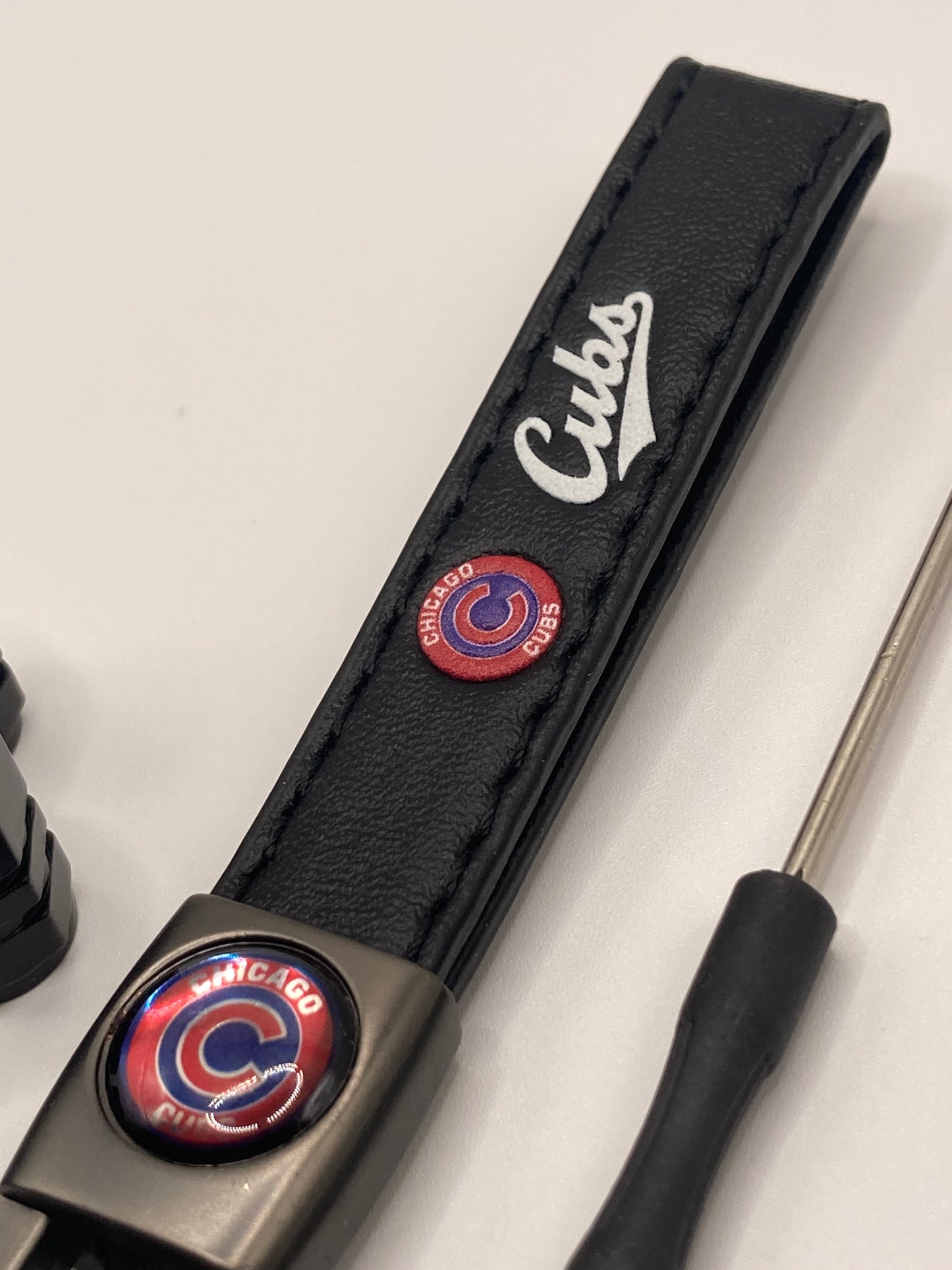 MLB - Chicago Cubs Gift Set - Leather Keychain & Valve Stem Caps - 5pcs set
