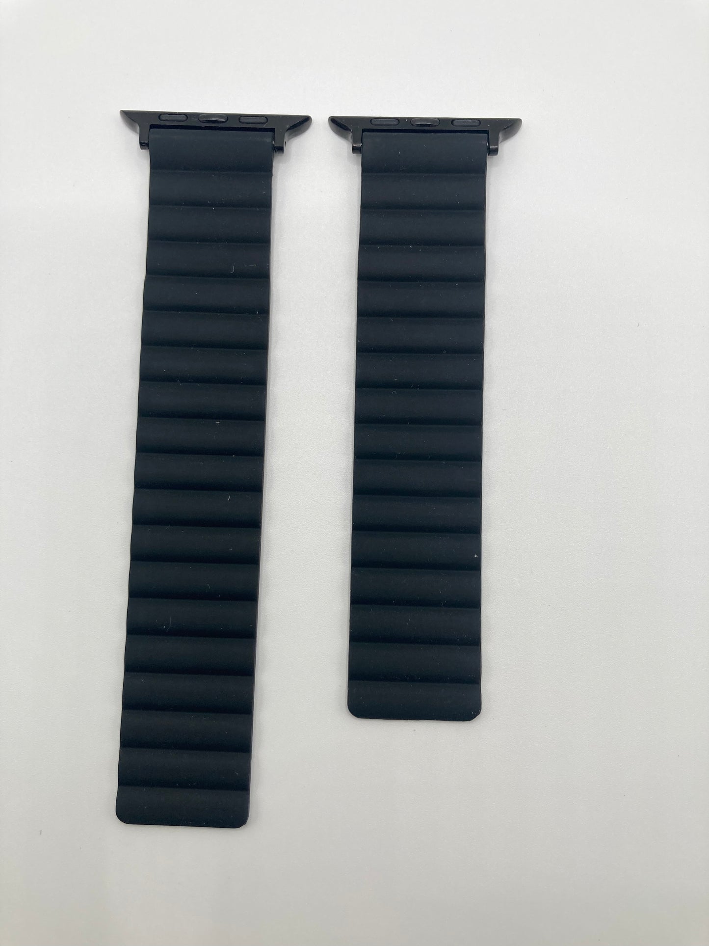 Magnetic Silicone Band for Apple Watch 44/45/46/49mm - Black Smartwatch Accessory