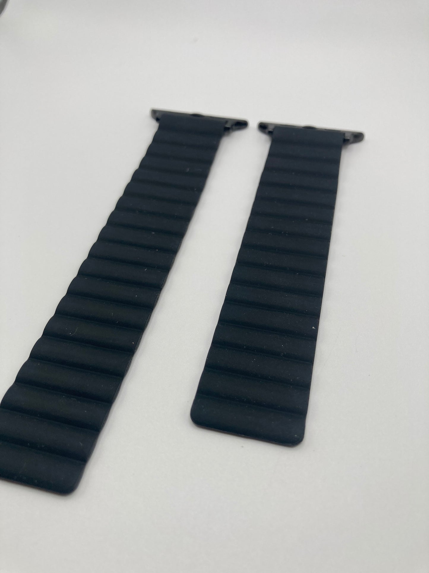 Magnetic Silicone Band for Apple Watch 44/45/46/49mm - Black Smartwatch Accessory