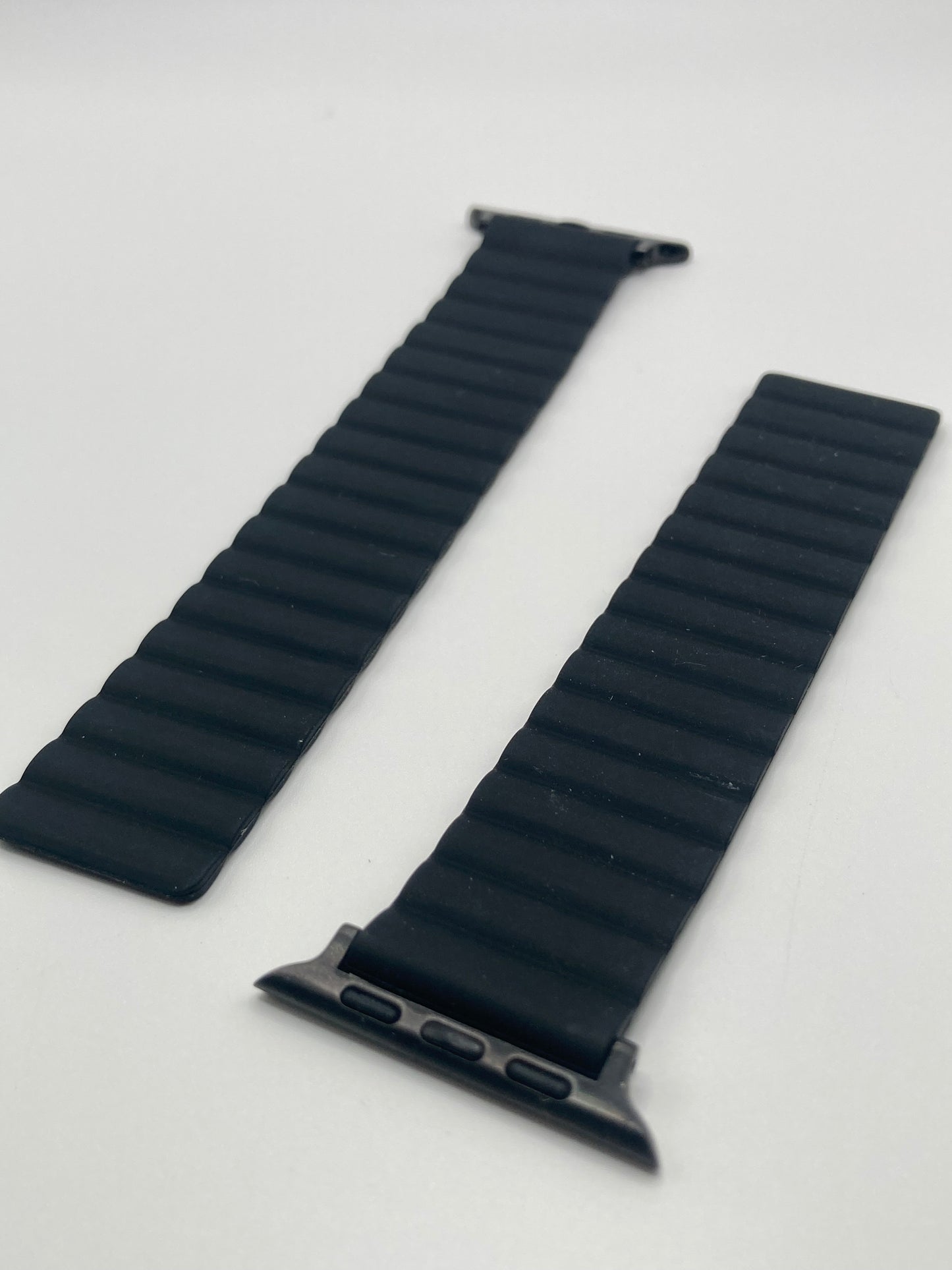 Magnetic Silicone Band for Apple Watch 44/45/46/49mm - Black Smartwatch Accessory